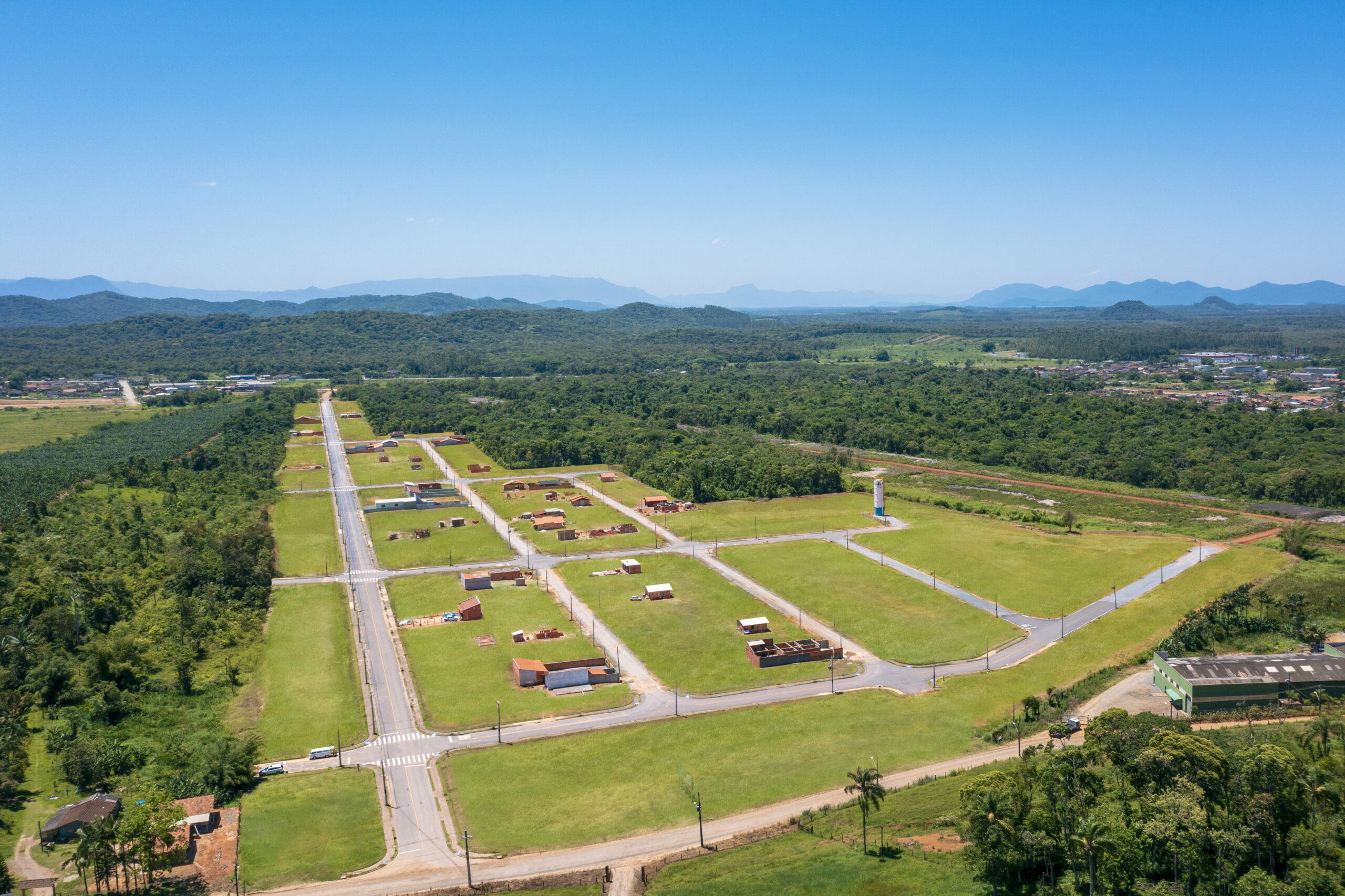 Vista aérea de loteamento em Araquari, SC